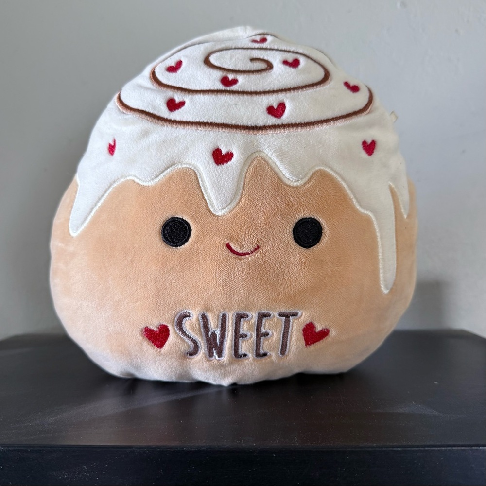 Squishmallow Limited Edition Chanel Cinnamon Roll 'Sweet' Heart Valentine